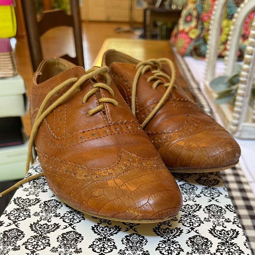Very Volatile | Oxford Flat | Cognac
